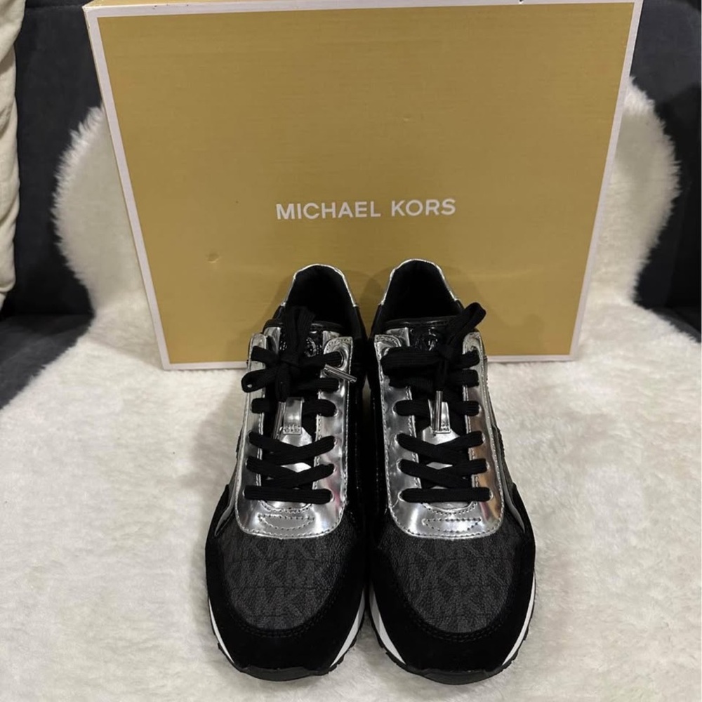 Michael Kors Maddy Trainer W6